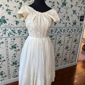 Elegant Lace White Flower Girl Dress